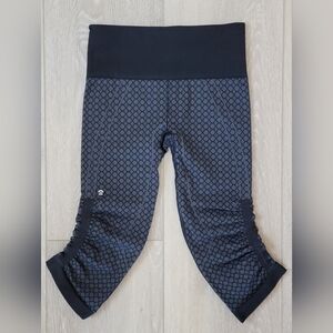 Lululemon Gray Patterned Capri Leggings size- S